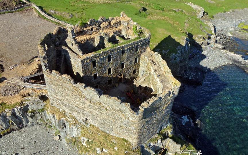 Mingary Castle Hotel